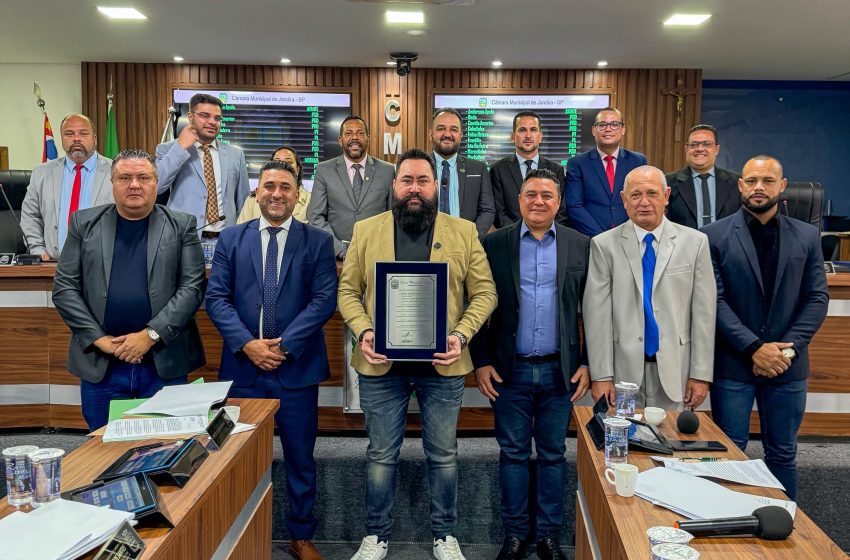  Reconhecimento e emoção: Secretário Ricardo Antunes recebe Título de Cidadão Jandirense na Câmara Municipal