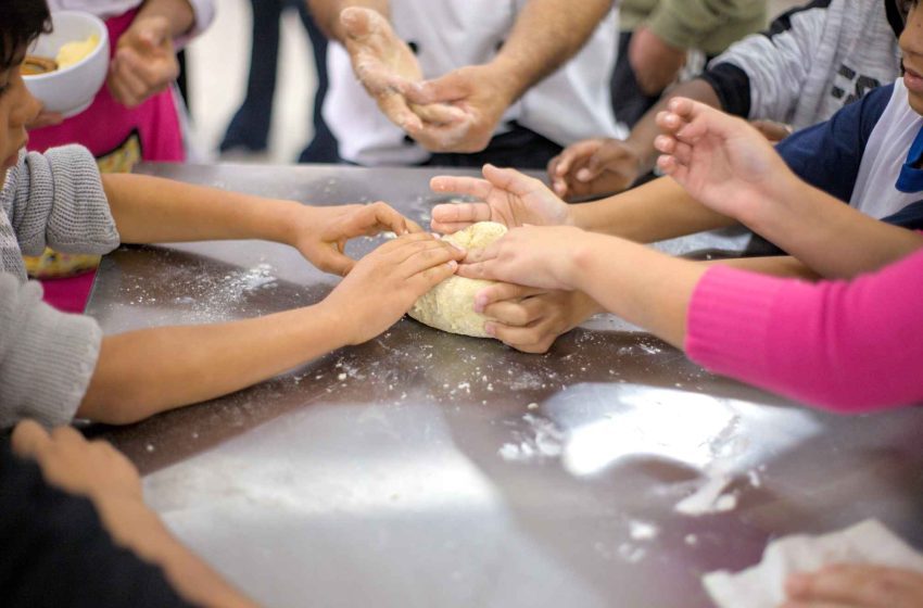  Projeto Mão na Massa promove integração social e autonomia para jovens atendidos pelo CAPS Infantojuvenil de Cotia 