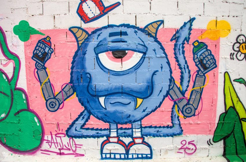  Artistas urbanos de Cotia fazem mural de grafite nas instalações do Ecoponto Parque São George 