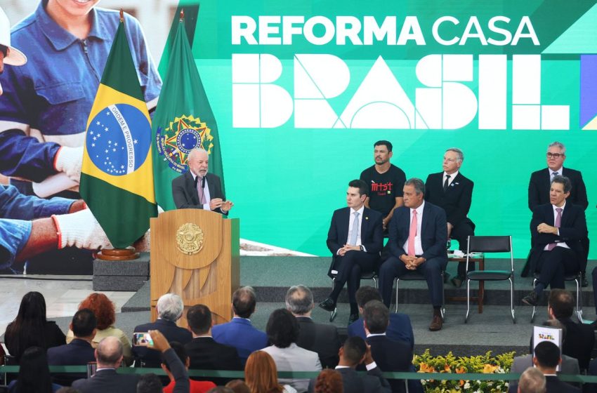  Lula lança programa para reforma de moradias e defende atenção aos “invisíveis”