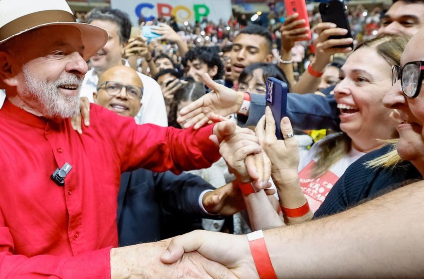  Lula defende união latino-americana contra interferências externas