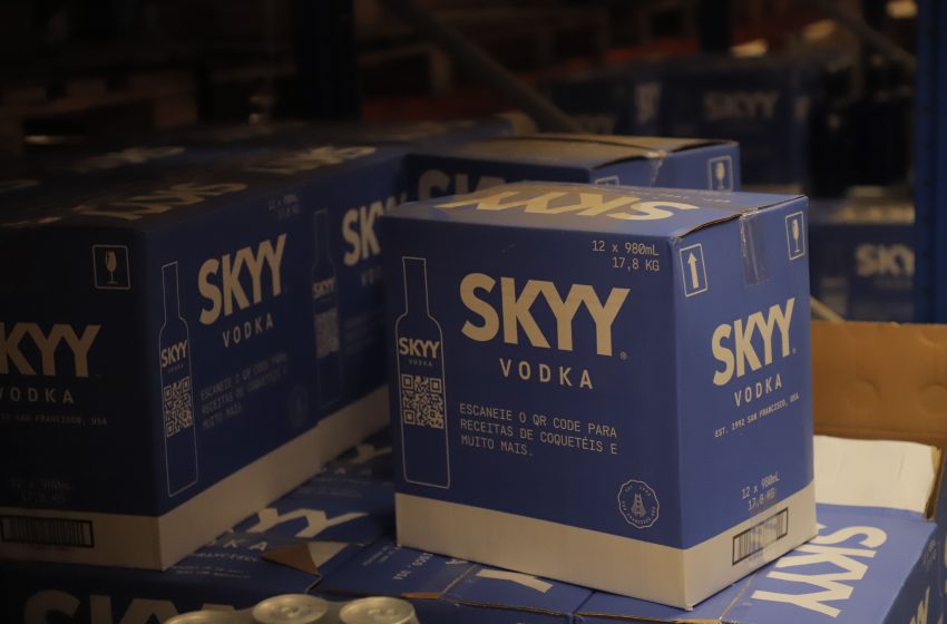  Perigo nas garrafas: autoridades alertam para bebidas alcoólicas contaminadas 
