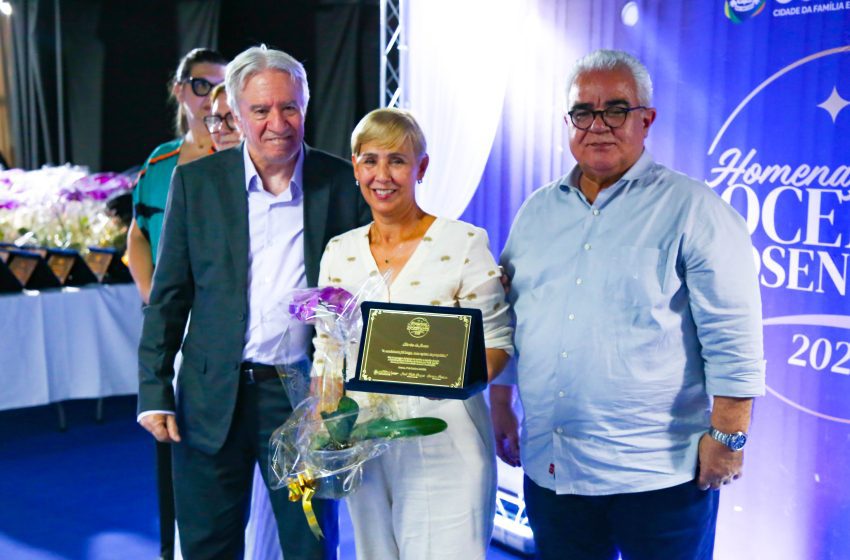  Educação homenageia aposentados e profissionais da rede municipal de Osasco