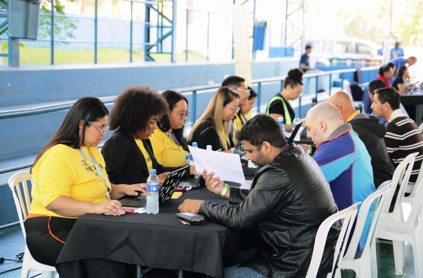  Mais de 1.100 pessoas passaram pelo Mutirão do Emprego no último sábado, 1º