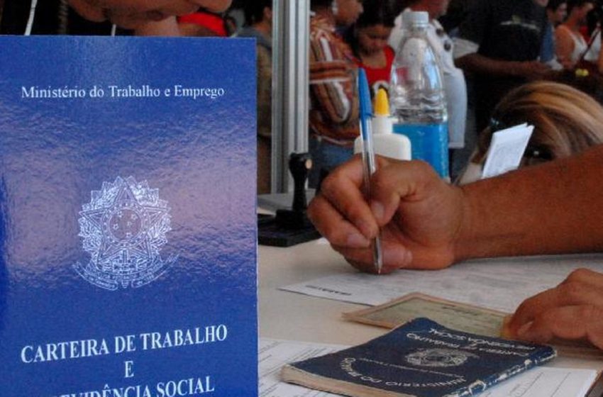  Taxa de desemprego no brasil atinge mínima histórica em 2025