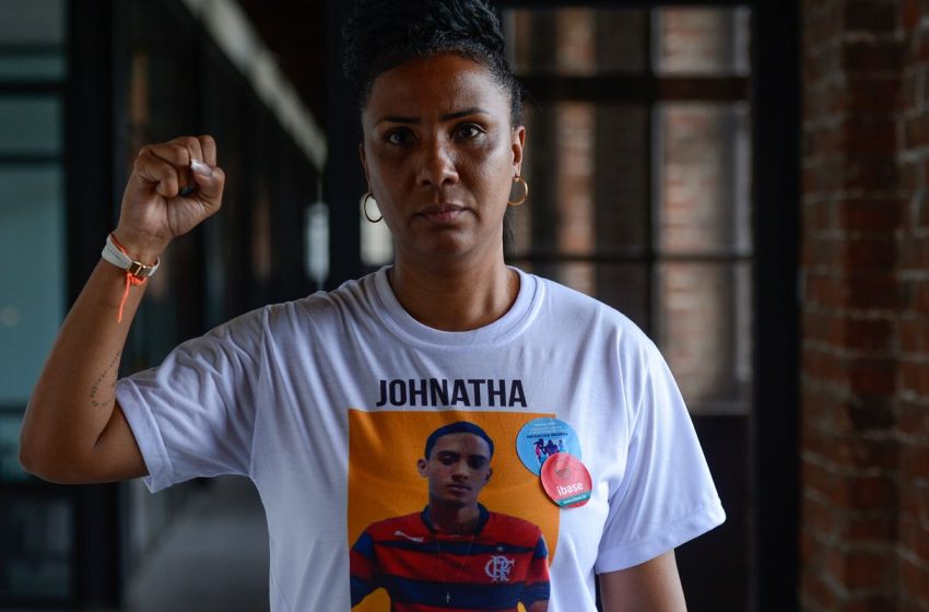  Mãe de jovem morto no rio recebe prêmio internacional de direitos humanos