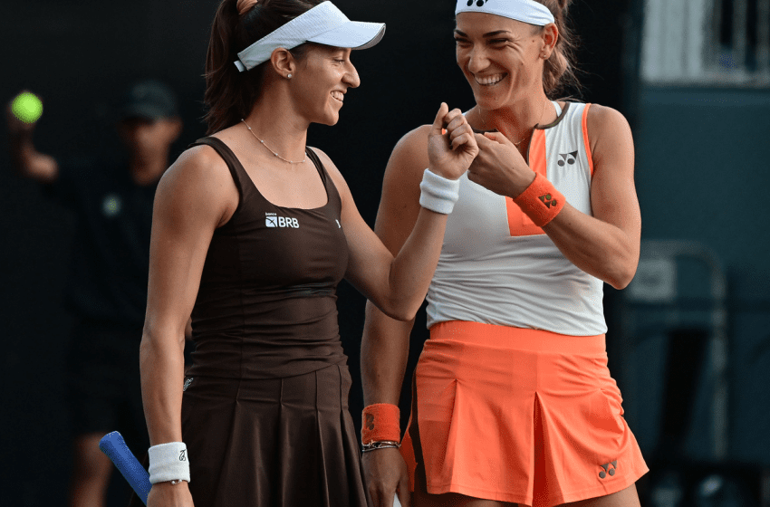  Dupla de stefani vira sobre atual campeã e vai à semi do wta finals