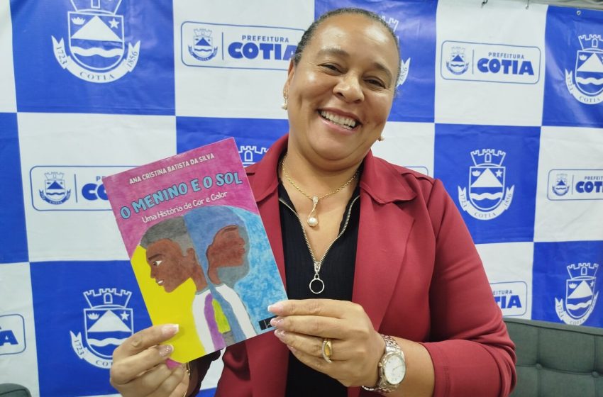  Professora de Cotia lança livro e defende Educação Antirracista