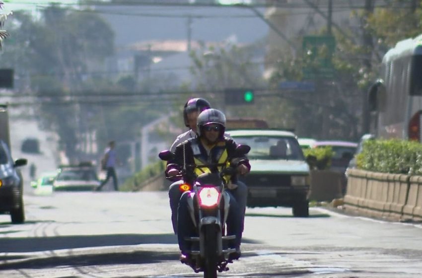  Câmara rejeita urgência de projeto que visa proibir mototáxis por aplicativo