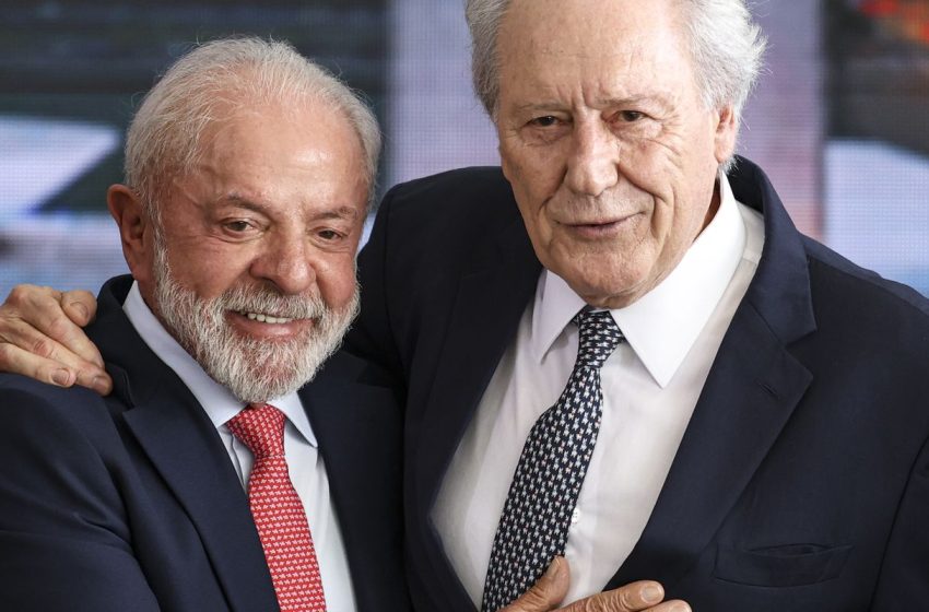  Lewandowski entrega carta de demissão do Ministério da Justiça a Lula