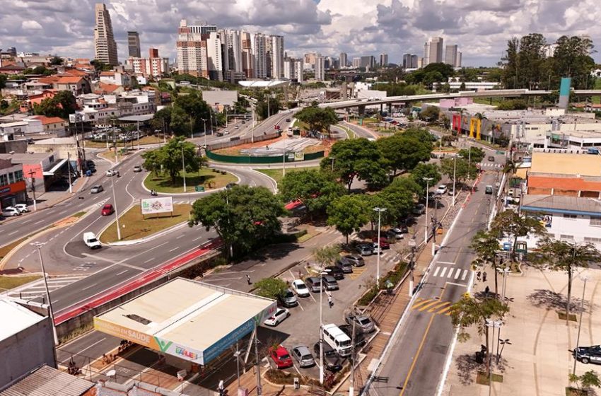  Barueri revitaliza trecho de via e bolsão de estacionamento no Centro