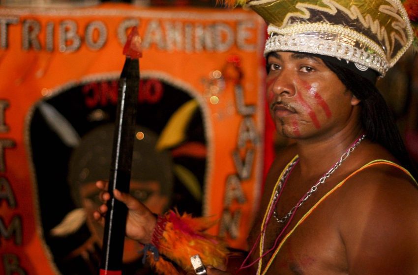 Caboclinhos e tribos indígenas celebram herança ancestral no Recife