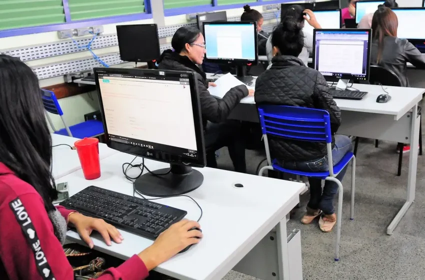  Escolas públicas no Brasil ampliam acesso à internet pedagógica