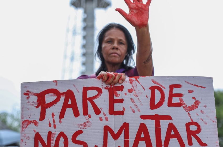  Mulher com medida protetiva é morta por agressor na rua em São