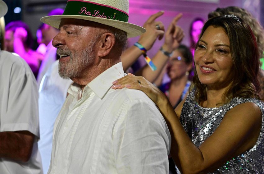  Desistência de Janja de desfile de escola de samba gera alívio em