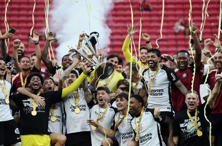  Corinthians vence Flamengo e conquista o bicampeonato da Supercopa Rei