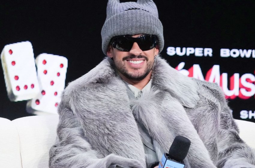  Bad Bunny, crítico de Trump e vencedor do Grammy, se apresenta no