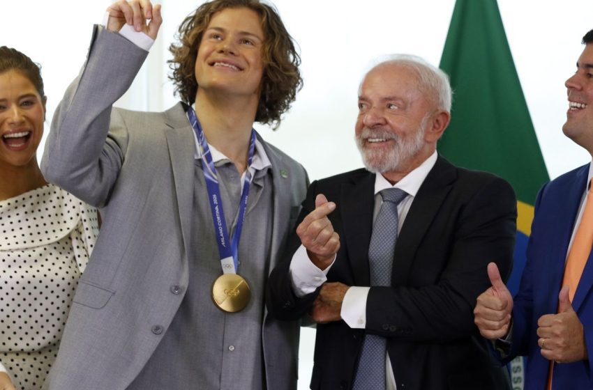  Lula recebe Lucas Pinheiro, medalha de ouro nos Jogos de Inverno