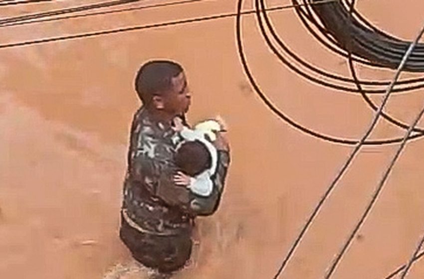  Ex-soldado resgata bebê em meio à inundação devastadora de Juiz de Fora