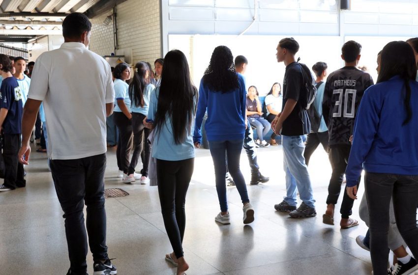  Pé-de-Meia: MEC efetua pagamentos para nascidos em novembro e dezembro