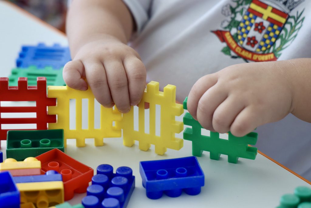 Creche Escola Municipal de Educação Infantil Senhora Neuza Facincani Zarpelon, em Santa Clara d…