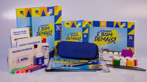  Cotia entrega 34 mil kits de material escolar para alunos do Jardim ao nono ano do Ensino Fundamental