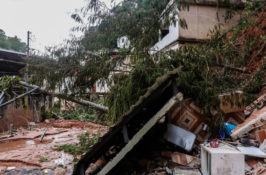  Lula assina MPs para apoio e reconstrução após enchentes em Minas Gerais
