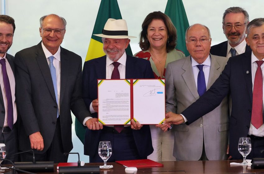  Lula promulga decreto do acordo Mercosul-União Europeia, marco comercial a presidência da