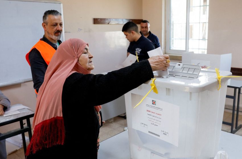  Palestinos votam em eleições locais: um indicador político na região