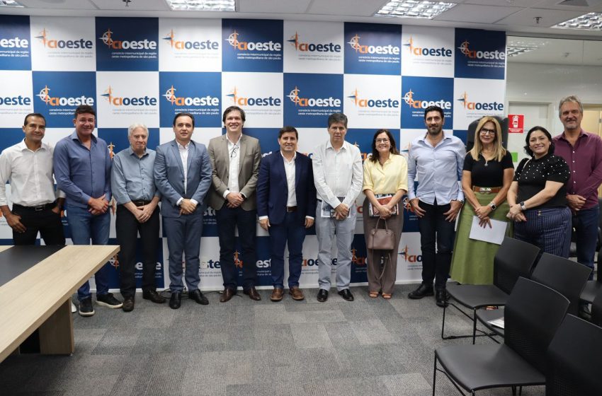  CIOESTE recebe secretário estadual e discute estratégias para ampliar financiamento da educação nos municípios