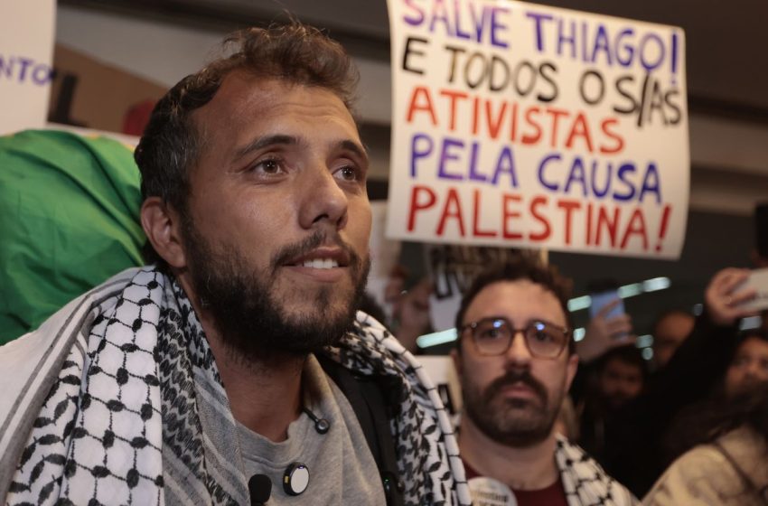 Ativista brasileiro Thiago Ávila é deportado da Argentina sob ordem de Milei
